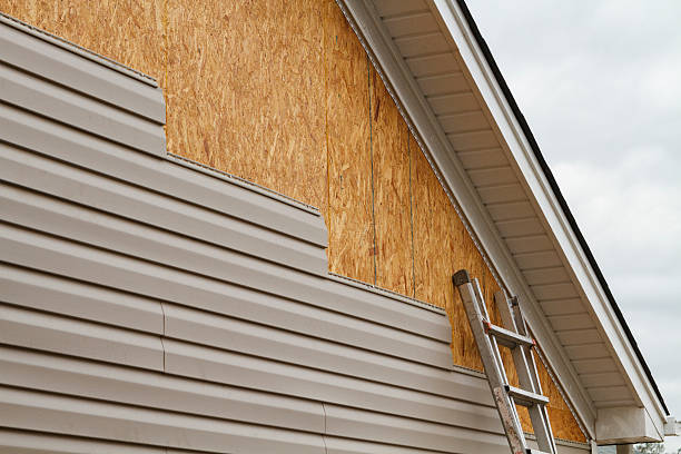 Professional Siding Inspection technician working in Farmington, CT